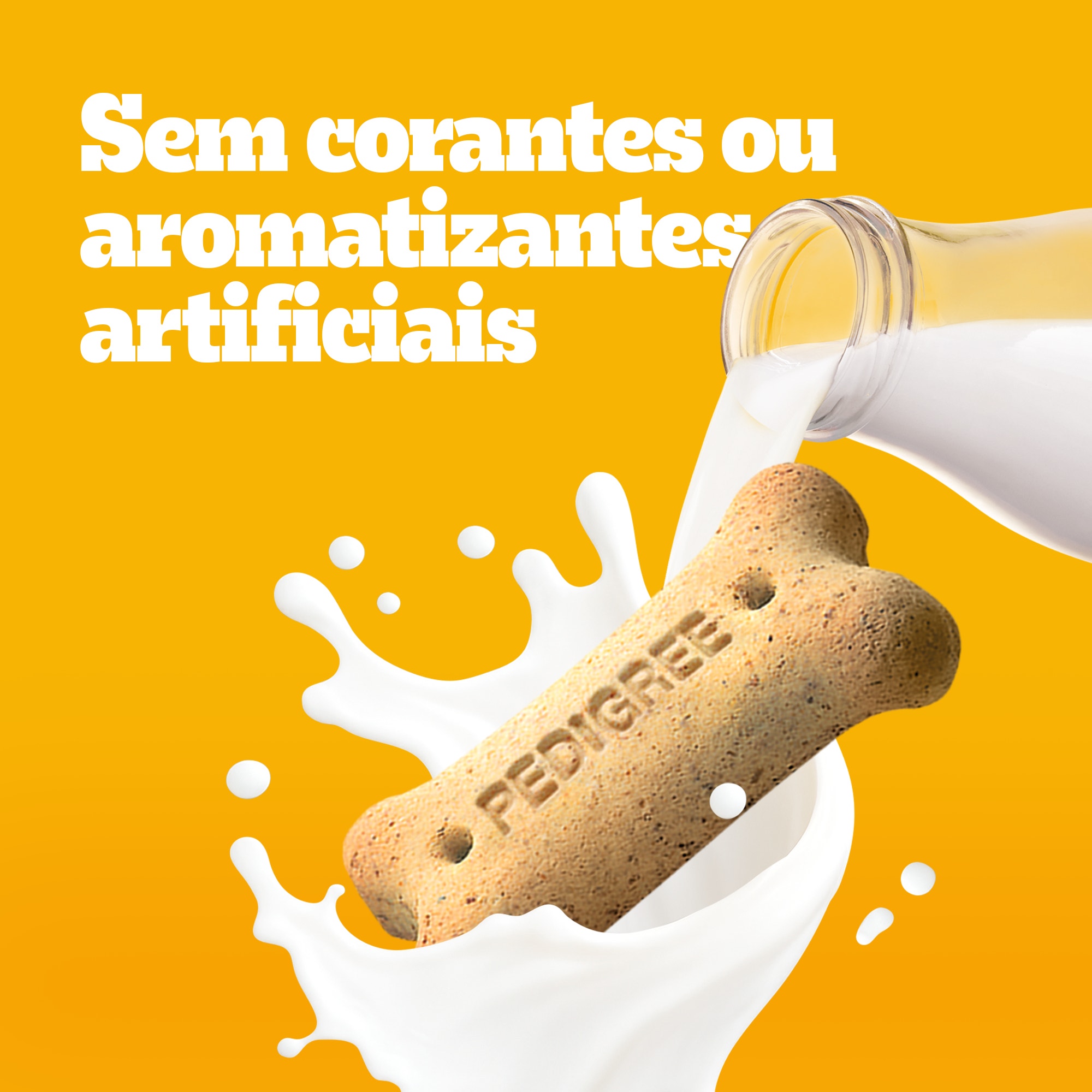 Petisco Biscrok sabor leite mergulhado em leite, com destaque para a ausência de corantes e aromatizantes artificiais